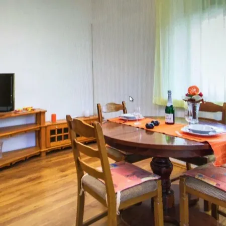 Amber Apartment *